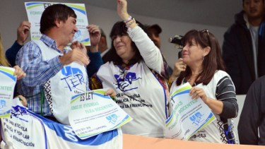 El proyecto fue aprobado por unanimidad y hubo festejos en el recinto. Foto: Marcelo Ochoa.