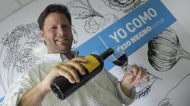 Brinda por el Malbec el sommelier global más famoso de Argentina, Andrés Rosberg