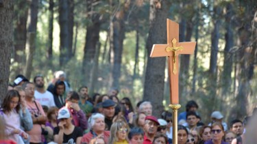 Con 20° de sensación térmica, las familias disfrutaron de la tradicional procesión.   Foto: Patricio Rodríguez