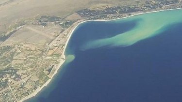 La mancha desde la planta de tratamiento cuando el sistema colapsa (Archivo)