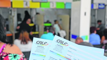 Las facturas de la capital neuquina son las más caras que se pagan en la región y aún no se aplica el último incremento de Nación.