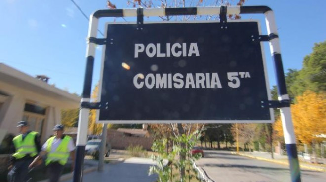 Un hombre de 24 años recibió un disparo en la "zona intercostal", el lunes por la noche en Centenario. El martes a la tarde murió en el hospital Castro Rendón. (Foto: Archivo).