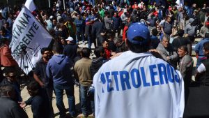 Tensión en Vaca Muerta: petroleros van a asamblea ante rumores de despidos