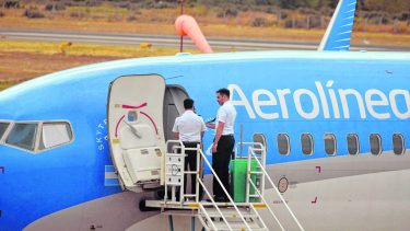 Aerolíneas Argentinas ahora permite que cada pasajero cambie su pasaje. (Archivo).-