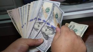 Dólar: semana corta y mercados expectantes