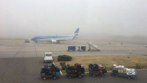 El aeropuerto de Neuquén volvió a estar complicado por la niebla