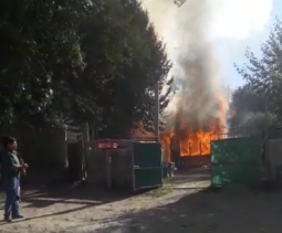 El incendio destruyó la vivienda de madera en pocos minutos. (Gentileza)