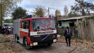 Una mujer hospitalizada tras un incendio en la zona rural de Roca