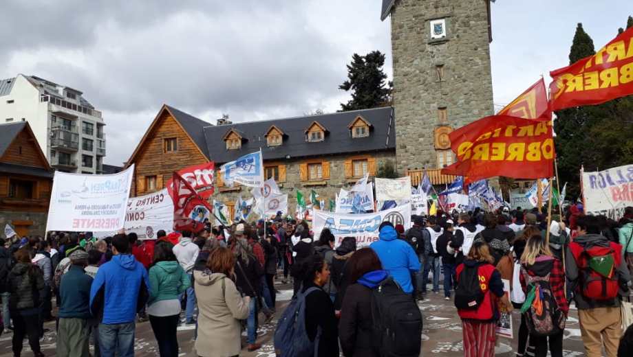 La marcha culminó en el Centro CÃvico donde varios oradores tomaron la palabra.