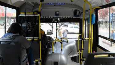 La tarifa del transporte en Bariloche ya superó ya los 1.100 pesos y generó fuerte controversia. (archivo) 