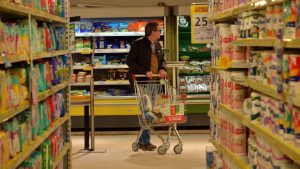 Los lácteos lideran la lista de productos vencidos retirados en supermercados