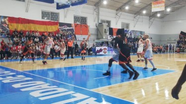 Básquet: la victoria de Centro Español sobre Petrolero se vio por TV