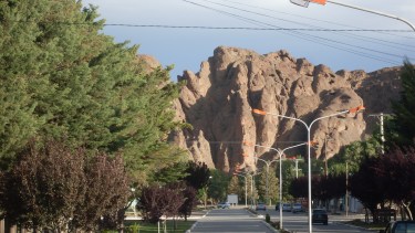 Piedra del Águila será un lugar ideal para observar el eclipse solar el 14 de diciembre. Está a 233 km de Neuquén capital sobre la ruta nacional 237. (Foto: Archivo).