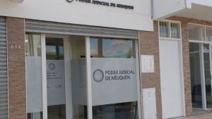 El maestro de Rincón pidió disculpas, lo separaron del cargo y le abrieron un sumario