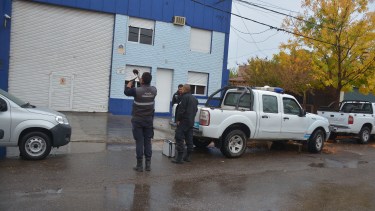 Hicieron un boquete y robaron un depósito de materiales de empaque en Roca