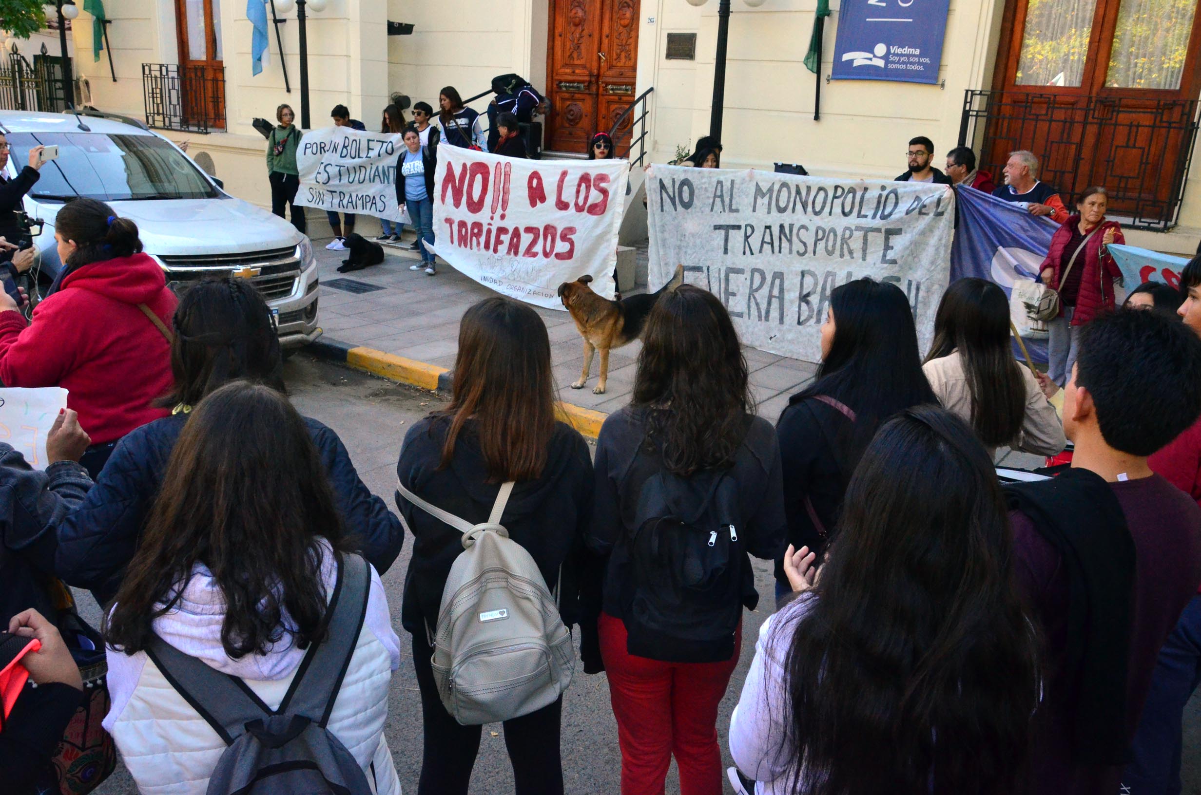 La marcha terminó frente a la sede central del municipio donde se entregó un petitorio. Fotos: Marcelo Ochoa