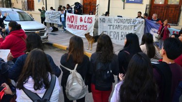El reclamo por el servicio de transporte llegó a las calles de Viedma