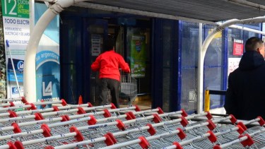 Los supermercados de La Anónima reabrieron tras varios días de bloqueos de sus sucursales en Bariloche. Archivo
