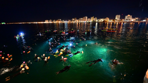 200 buzos protagonizaron el Vía Crucis submarino de Puerto Madryn