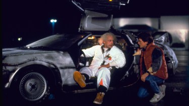 La saga narra las aventuras del "Doc" Brown y Marty McFly en varios períodos del tiempo. 