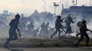 Un muerto y más de 100 heridos, el saldo de los enfrentamientos en Venezuela