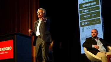 El debate donde participó Eduardo Fidanza lo condujo el periodista Diego Penizotto. Foto Mauro Pérez