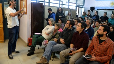 Daniel Piazzolla brindó una clínica a los estudiantes de la escuela rionegrina 45. Foto: Chino Leiva.