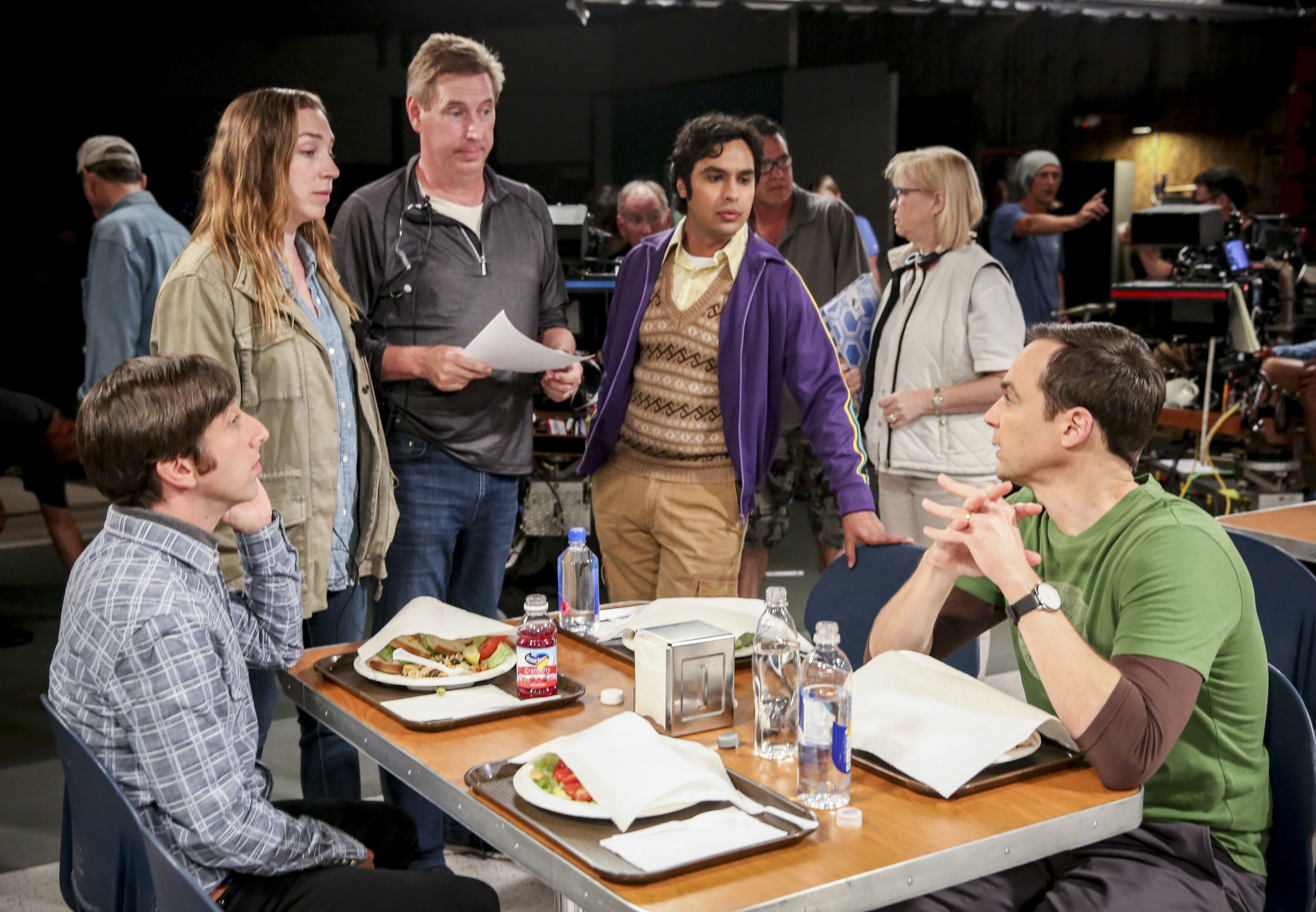 “The Procreation Calculation” – Pictured Behind the Scenes: Howard Wolowitz (Simon Helberg), Mark Cendrowski, Rajesh Koothrappali (Kunal Nayyar) and Sheldon Cooper (Jim Parsons).  The Wolowitzes’ life gets complicated when Stuart starts bringing his new girlfriend home. Also, Penny and Leonard talk about starting a family while Koothrappali explores an arranged marriage, on THE BIG BANG THEORY, Thursday, Oct. 4 (8:00-8:31 PM, ET/PT) on the CBS Television Network. Keith Carradine returns as Penny’s father, Wyatt. Photo: Michael Yarish/Warner Bros. Entertainment Inc. © 2018 WBEI. All rights reserved.