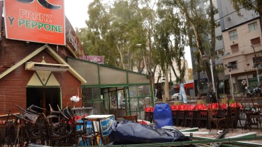 Se comenzó a desmantelar la estructura que funcionaba frente a la vivienda. Foto Mauro Pérez