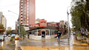 Se muda la tradicional pizzería de la diagonal en Neuquén