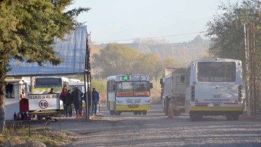 Ayer la UTA retuvo unidades en la base de Autobuses Santa Fe. (Archivo Yamil Regules).-
