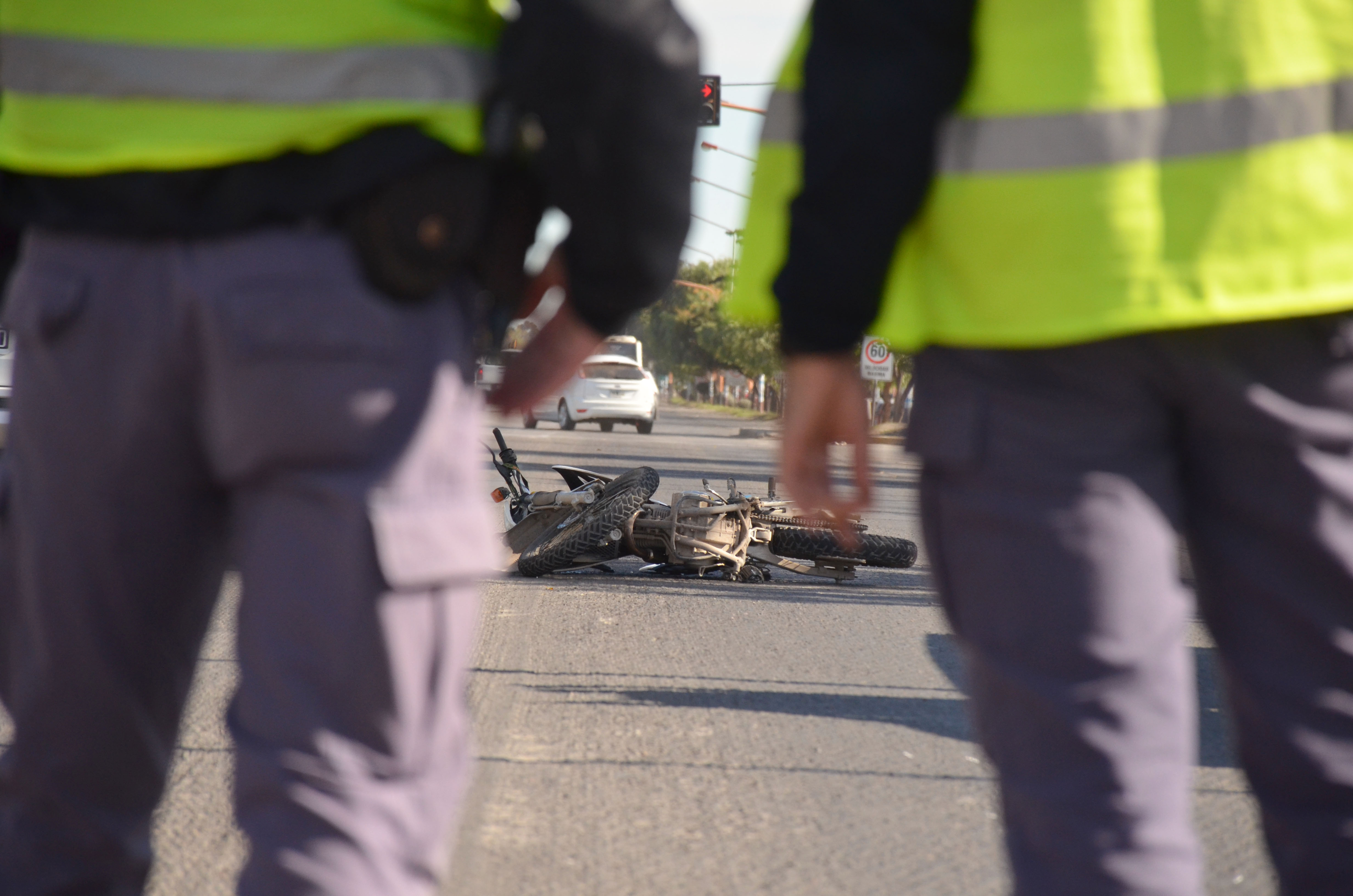 Una moto y un auto chocaron en ruta 22 y Anaya. Foto: Yamil Regules