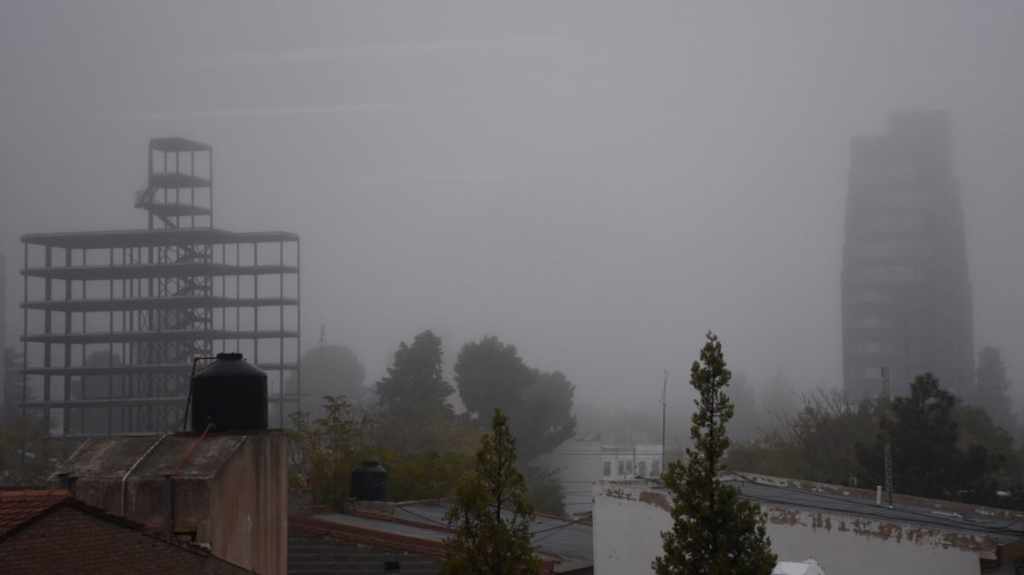 La visibilidad en la zona es menor a un kilómetro. (Foto: Florencia Salto.-)