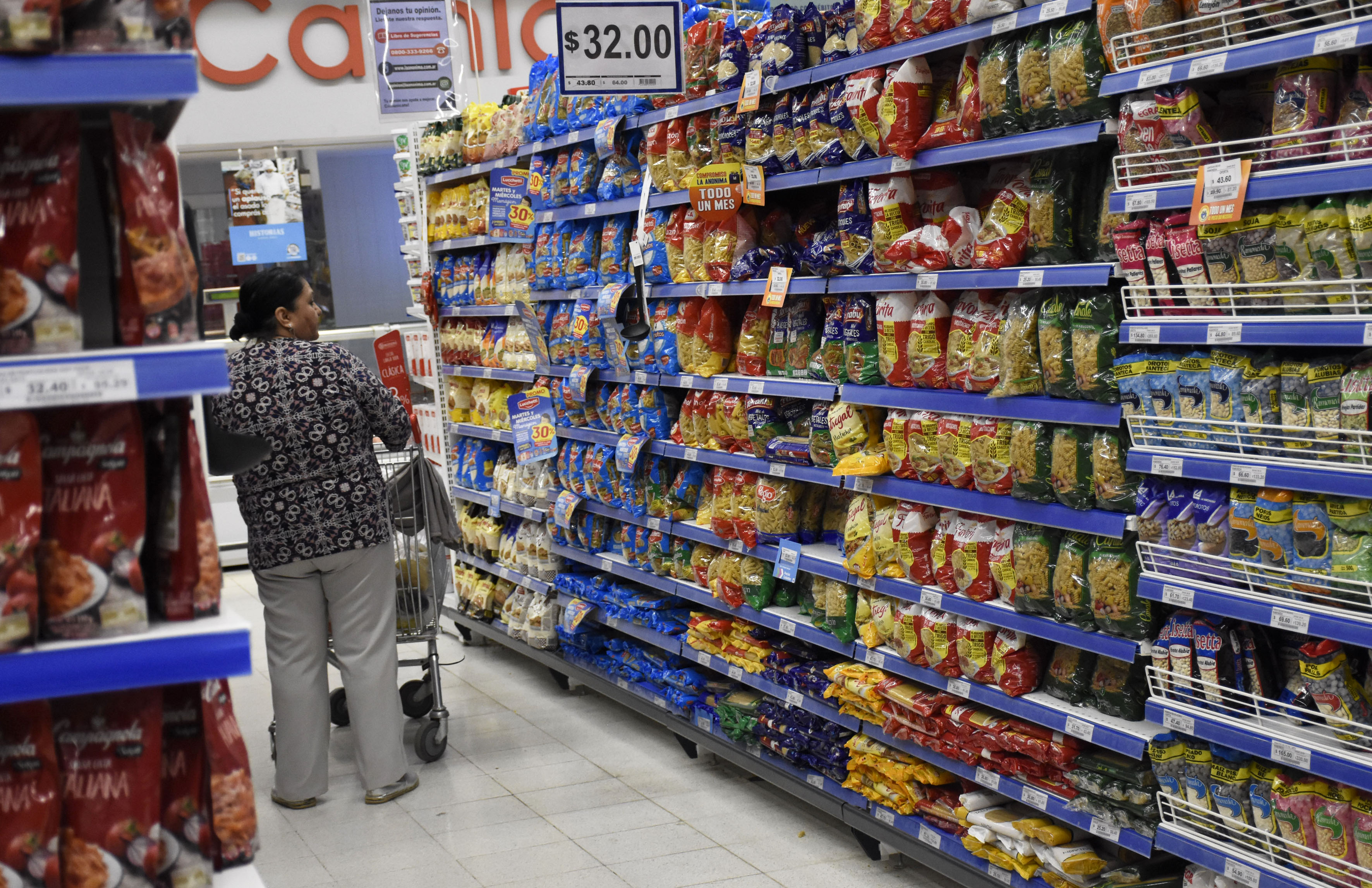 Algunos supermercados reemplazaron marcas para cumplir con el programa. Foto: Florencia Salto.