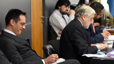 Notas y gestos. Rodríguez Lastra estuvo atento a lo que declararon todos los testigos en la primera audiencia. (Foto Florencia Salto)