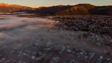 Los lotes son propiedad del municipio y terminan adjudicados a particulares con criterio social. Foto: Marcelo Martínez