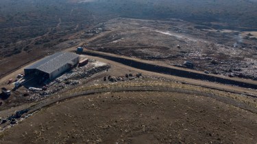Los incendios en el basural son recurrentes y afectan a los barrios aledaños. Foto: Marcelo Martínez