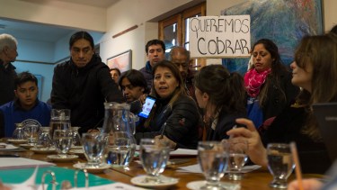 Los trabajadores del Sanatorio del Sol concurrieron a la Legislativa del Concejo Municipal. Foto: Marcelo Martínez