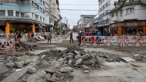 Una misión del BID inspecciona la dilatada obra de la calle Mitre