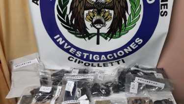 Alguno de los elementos secuestrados en el operativo. 