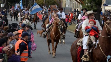Las agrupaciones gauchescas también desfilaron. Foto: Chino Leiva