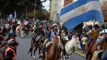 Las agrupaciones gauchescas en el desfile por los 117 años de la ciudad. Foto: Chino Leiva