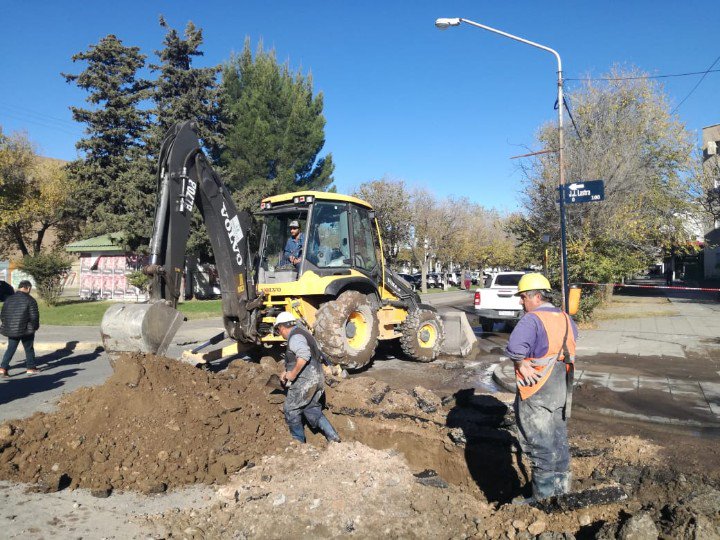 Parte del centro neuquino sin agua por una nueva rotura de un acueducto ...