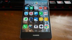 Aduana hace un millonario reclamo al gigante chino de celulares