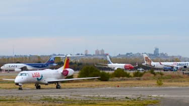 El aeropuerto de Neuquén en épocas de vuelos diarios. (Foto: Mauro Pérez)