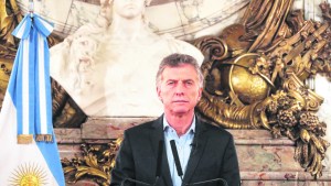 Macri entre la macro  y la micro