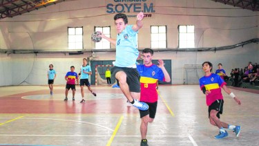 La Asociación de Handball de los Lagos del Sur organiza desde hace diez años torneos de categorías formativas. Foto: gentileza