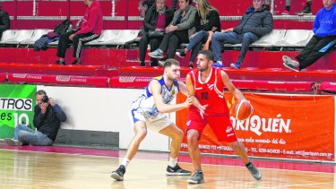 Luciano Alonso manejó los hilos en la victoria del Rojo sobre Del Progreso en La Caldera.