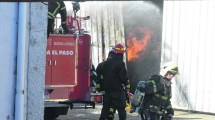 Imagen de Desvincularon a los 85 trabajadores del galpón que se incendió en Allen