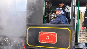 Así se prepararon 4 jóvenes para manejar una locomotora a vapor